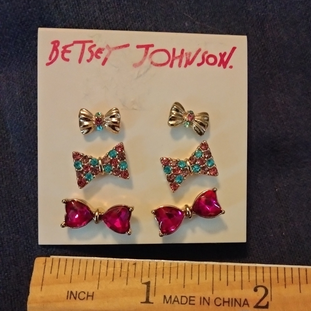 3 for💲25🌟Betsey Johnson set (3 pairs) pierced stud BOW earrings jewel look - Picture 6 of 6